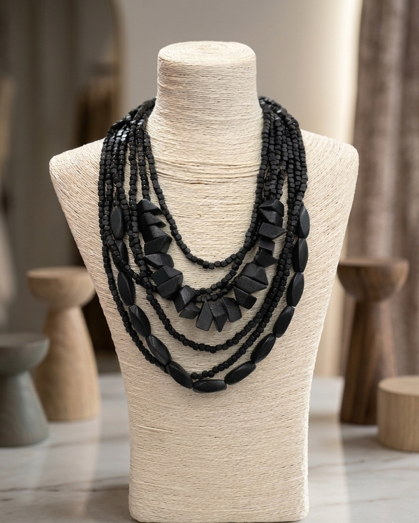 Selma Necklace in black