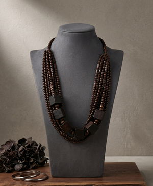 Atmore necklace in black