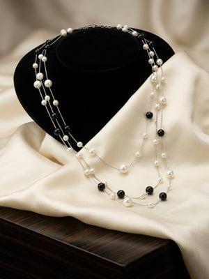 Venice necklace in black and oyster
