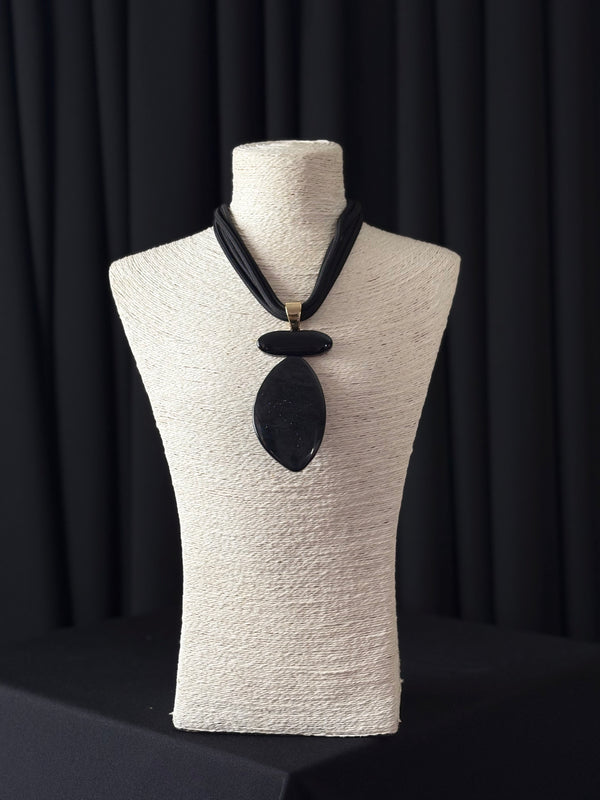 Anny Necklace in Black