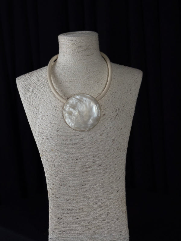 Maybel Necklace in beige