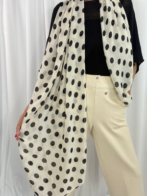Ruby scarf in white with black polka dots