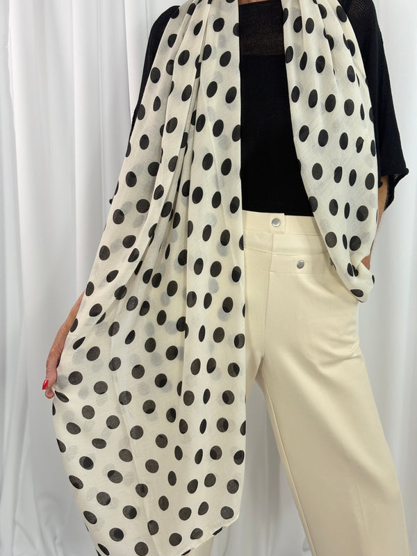 Ruby scarf in white with black polka dots