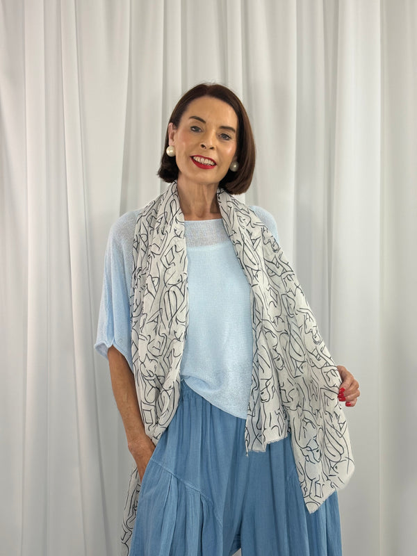 Monic scarf in white with black pattern