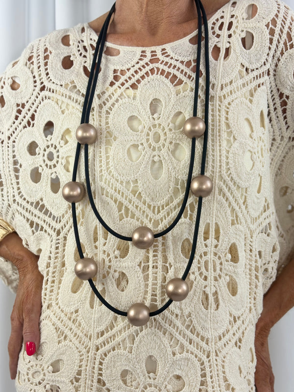 Dune wooden necklace in gold - Bond Street Store