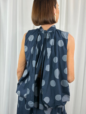 Marseille polka dot suit in navy with grey spots