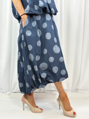 Marseille polka dot suit in navy with grey spots