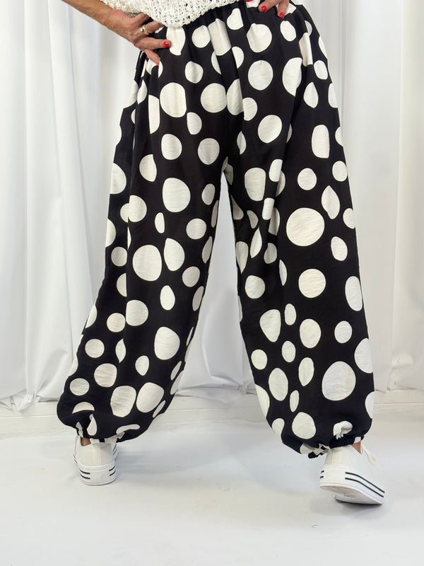 Dora trousers in black with white polka dots - Pre order arrival date 29 june