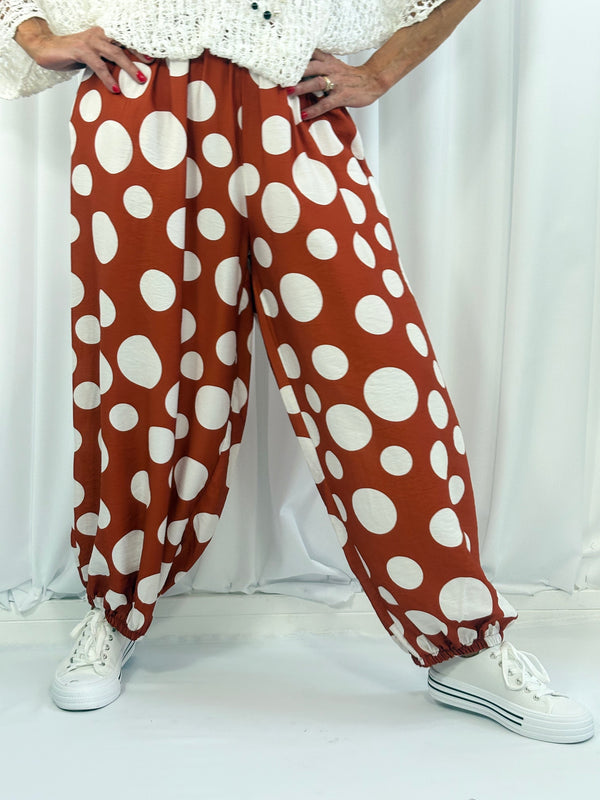 Dora trousers in rust with white polka dots - Pre order arrival date 29 june