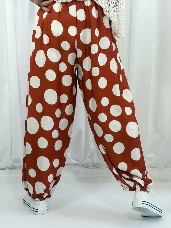 Dora trousers in rust with white polka dots - Pre order arrival date 29 june