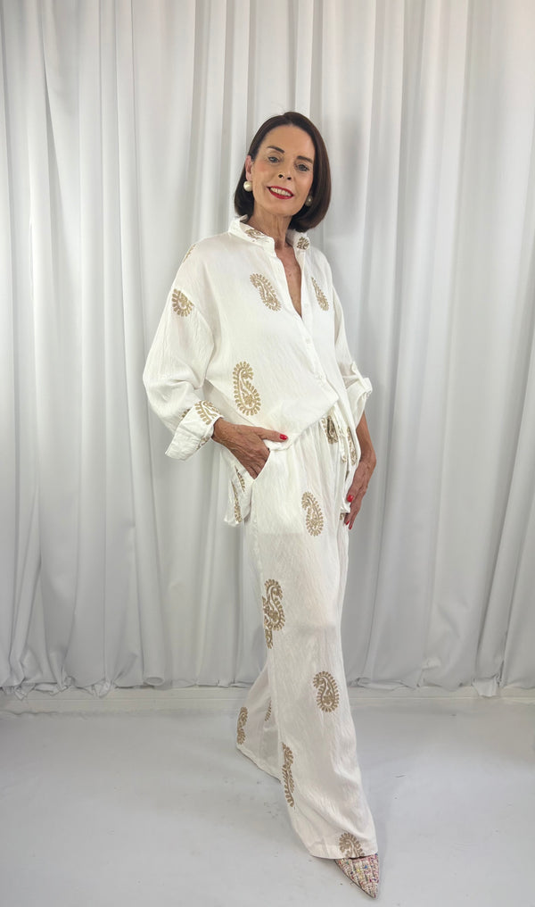 Cortina suit in white with gold