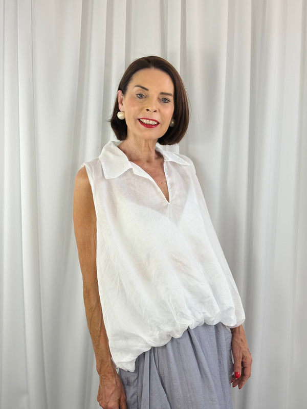 Bubble hem top in white