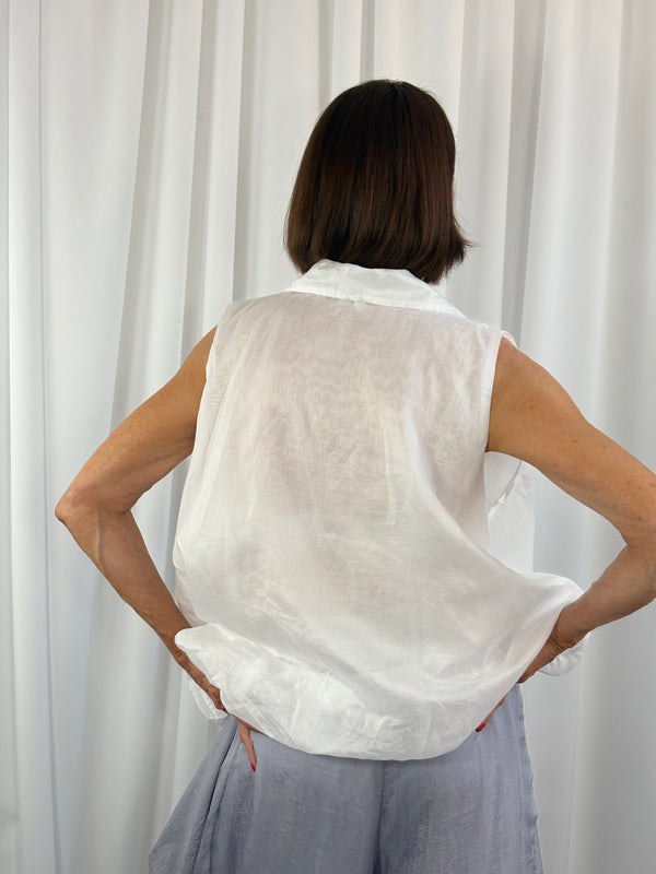 Bubble hem top in white
