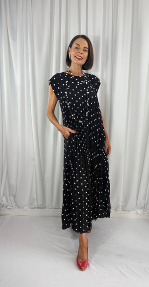 Milan dress in black with white spots