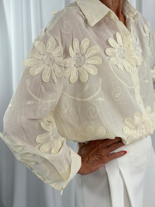 Dipsy 3d flower shirt in cream