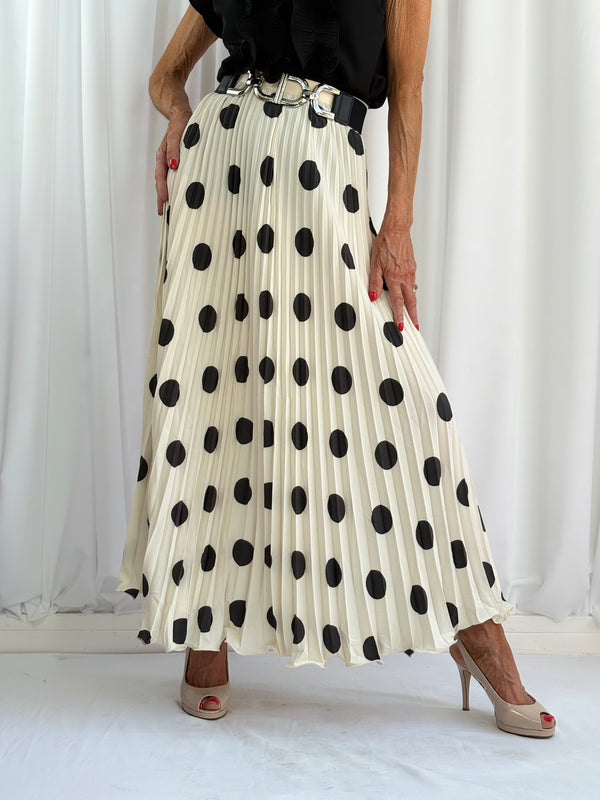maliya pleated skirt in beige with black spots