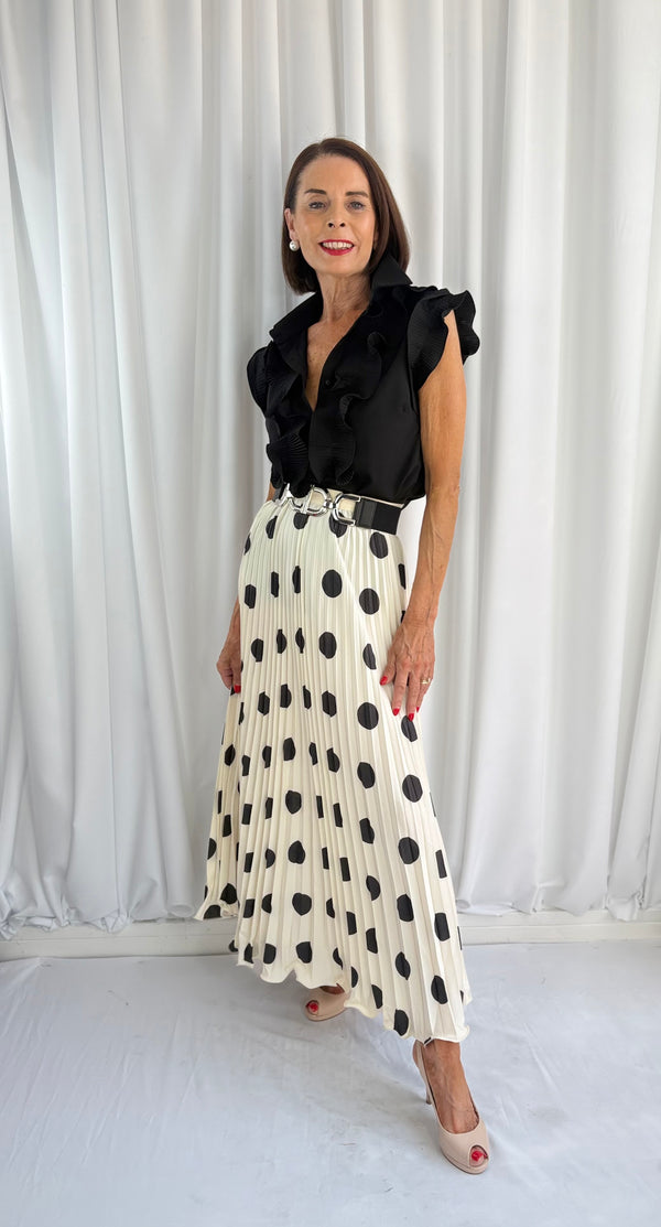 maliya pleated skirt in beige with black spots
