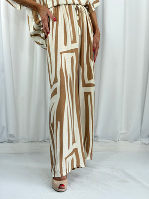 Catherine suit in beige and camel
