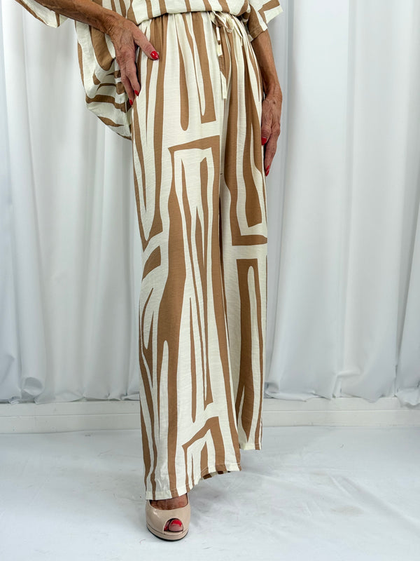 Catherine suit in beige and camel