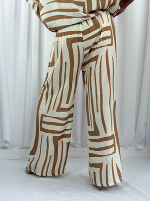 Catherine suit in beige and camel