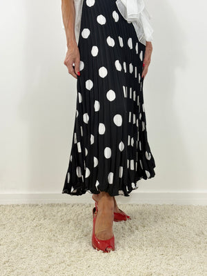 maliya pleated skirt in black with white spots