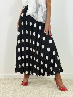 maliya pleated skirt in black with white spots