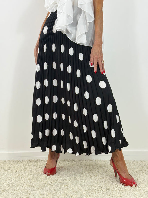 maliya pleated skirt in black with white spots