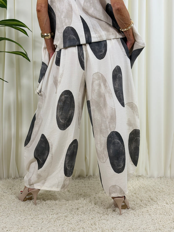 Jona Suit in beige