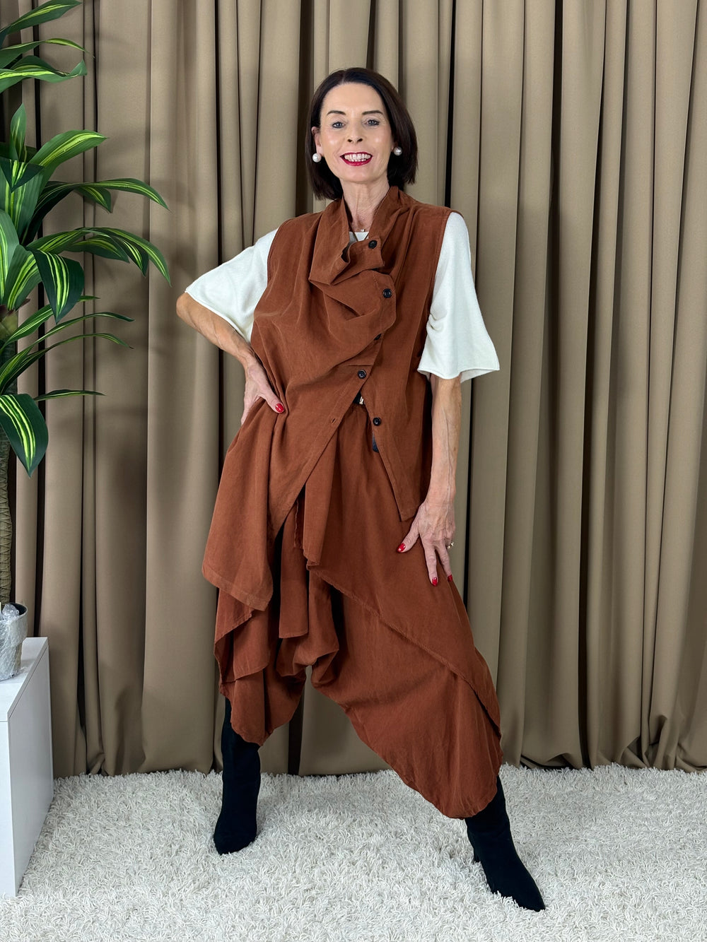 Dion Suit in rust