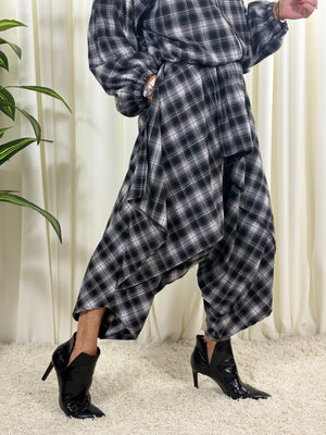 Alexandra Drop hem trousers in black