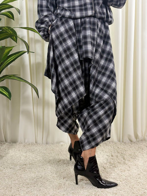 Alexandra Drop hem trousers in black