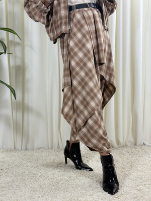 Alexandra Drop hem trousers in beige