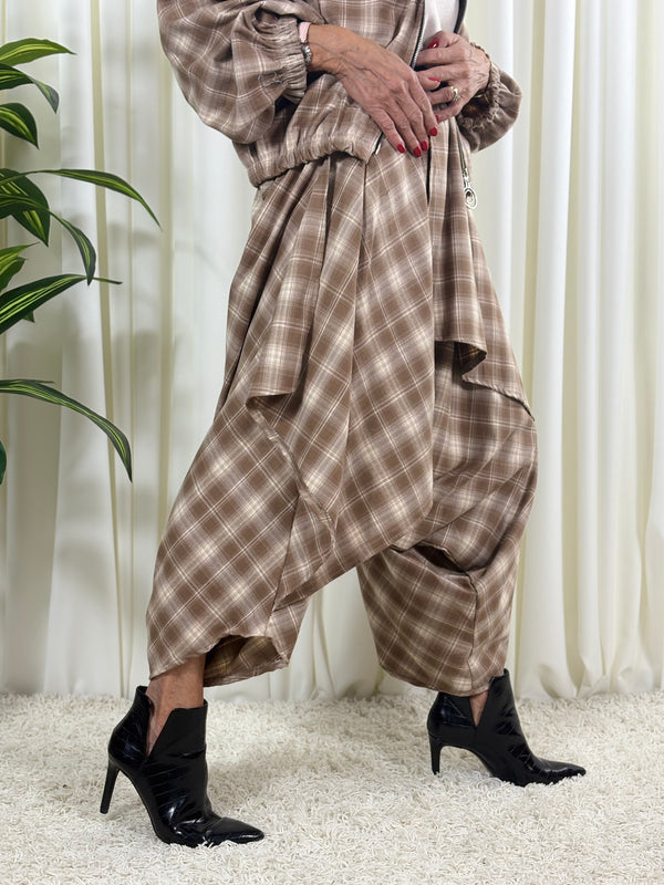 Alexandra Drop hem trousers in beige