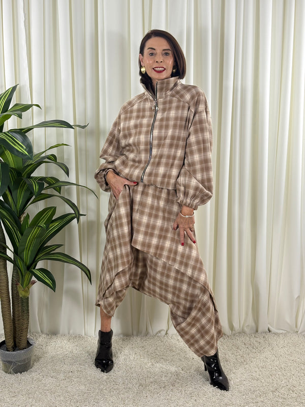 Alexandra Drop hem trousers in beige