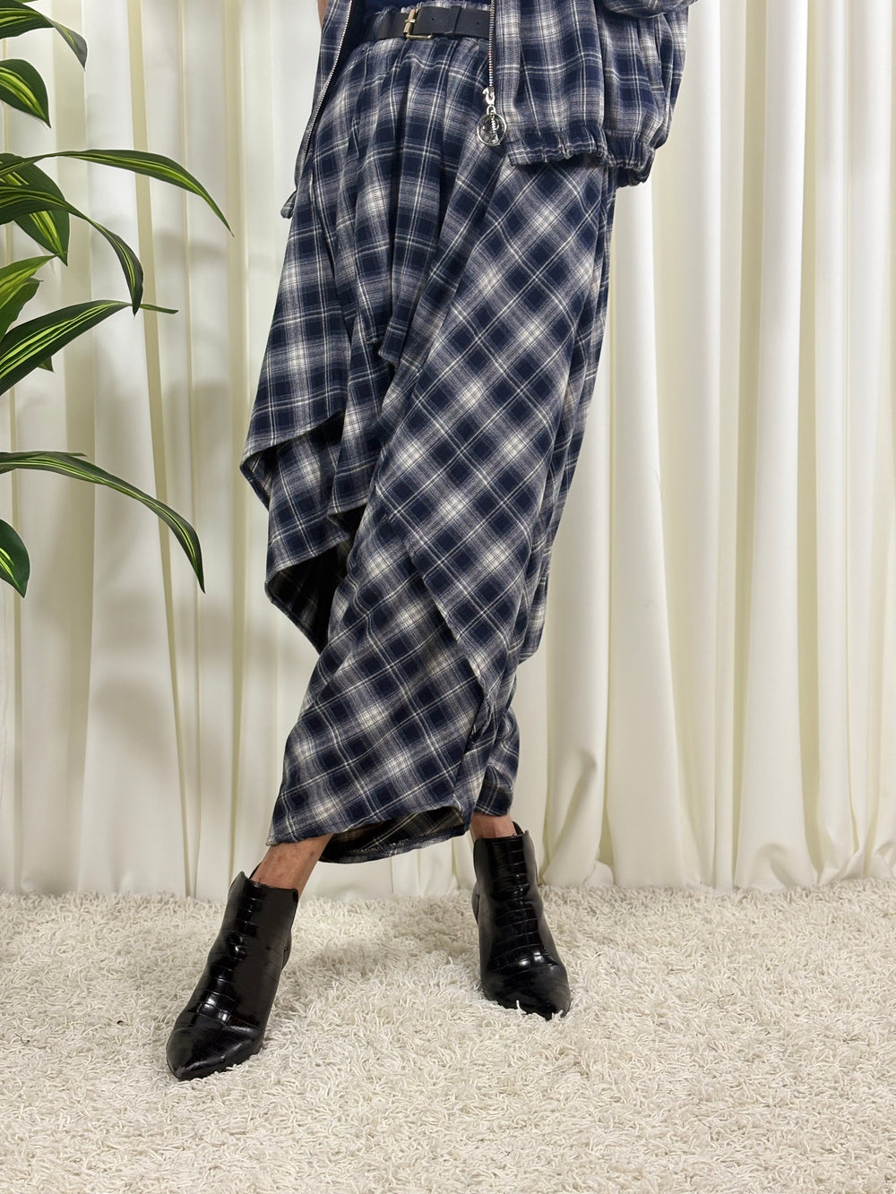 Alexandra Drop hem trousers in navy