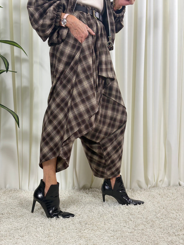 Alexandra Drop hem trousers in Chocolate