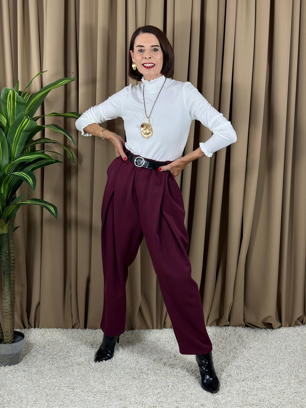 Ruby pleated trousers in mulberry