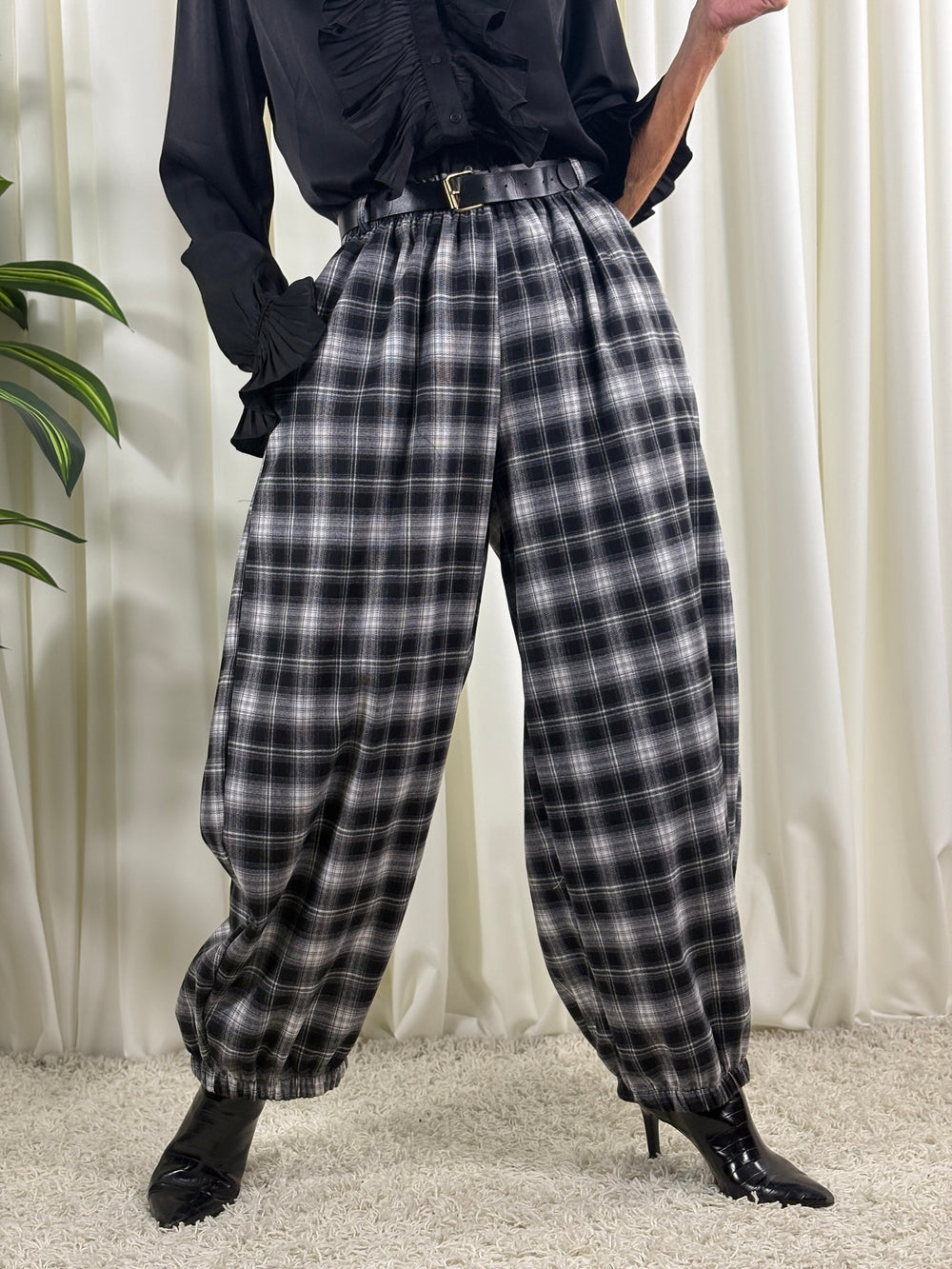 Alexandra cocoon trousers in black