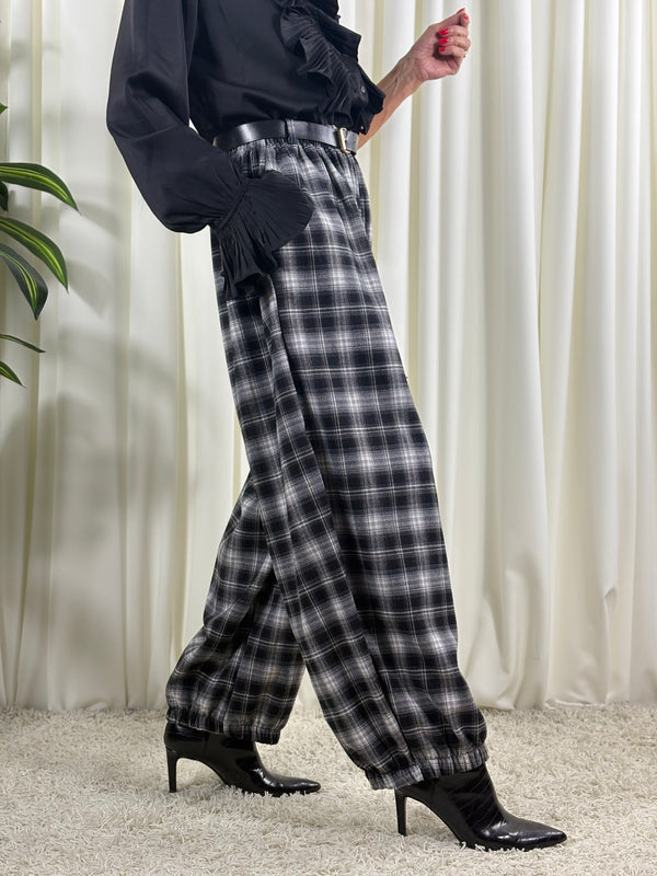Alexandra cocoon trousers in black