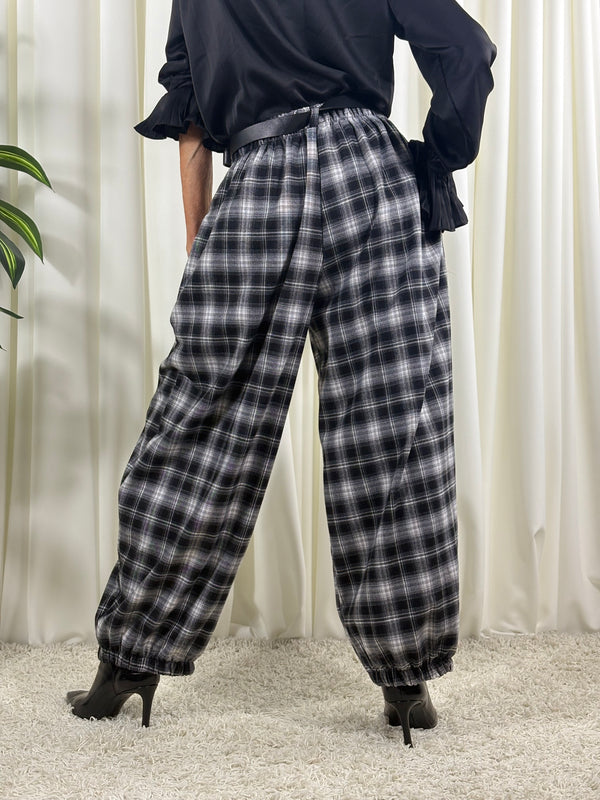 Alexandra cocoon trousers in black