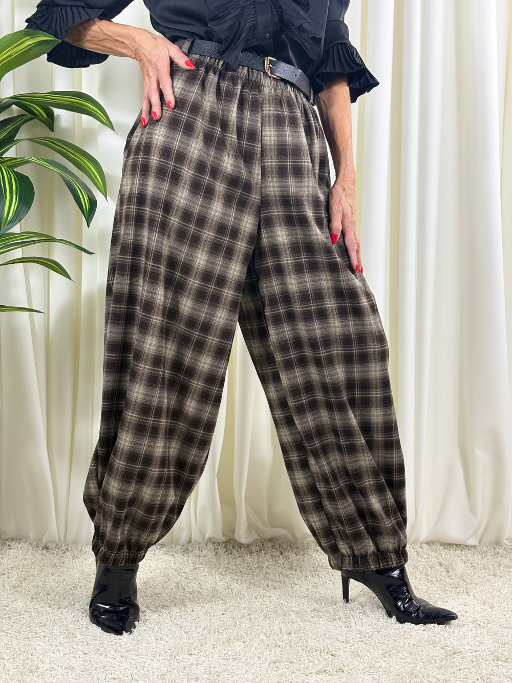 Alexandra cocoon trousers in chocolate