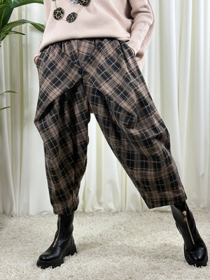 Isabelle trousers in black and beige