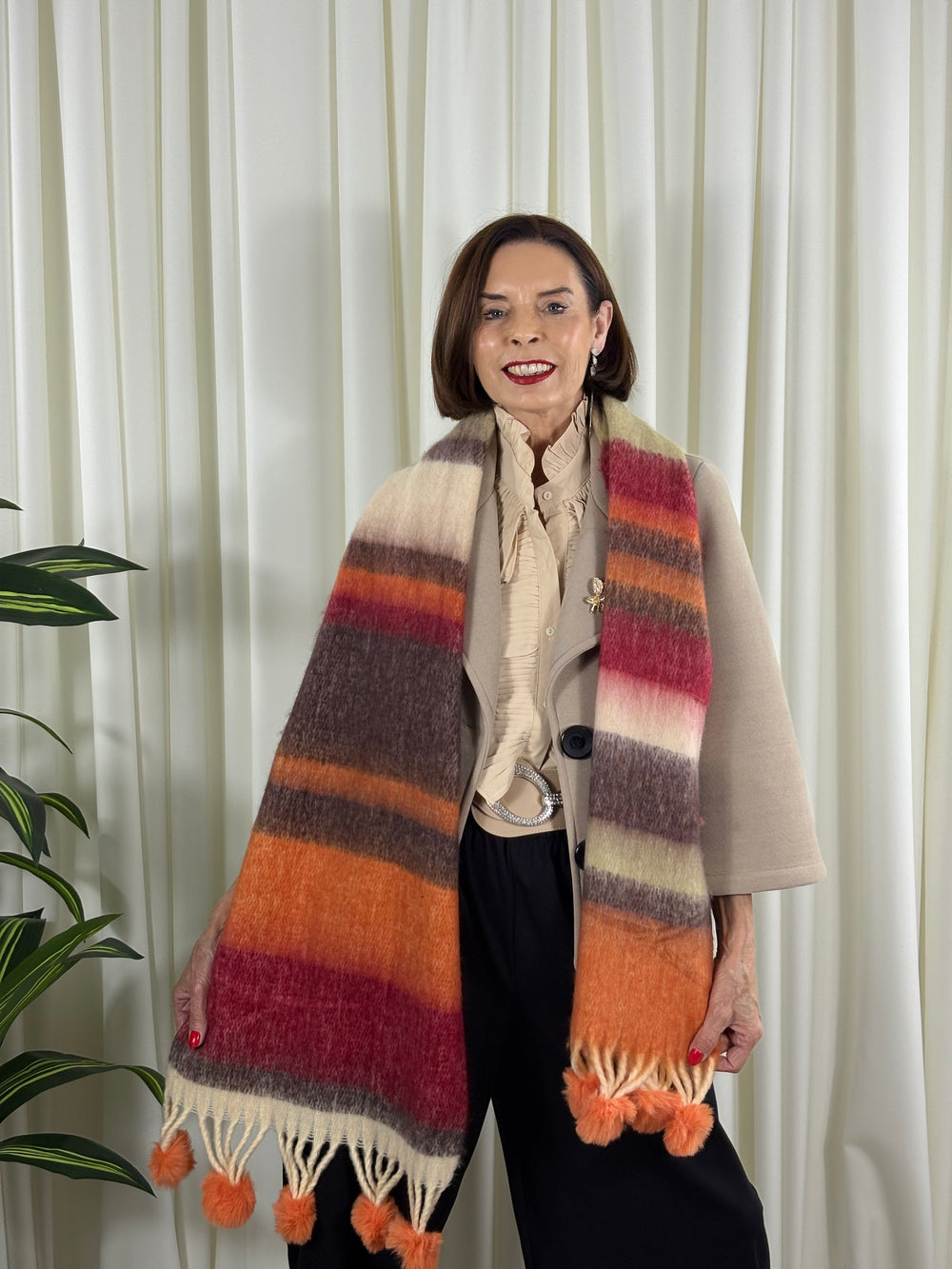 Dolly scarf in beige and orange