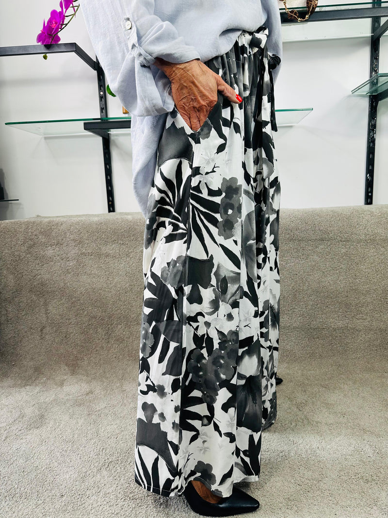 Ruby Woo Plazzo Trousers in Black and white