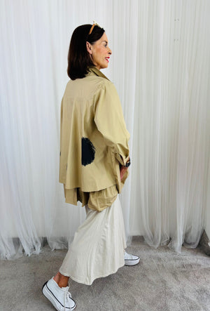 Petra Shirt in Stone and Black