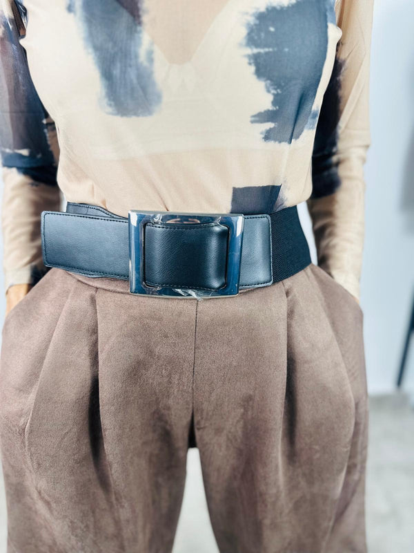 Silver buckle belt in black