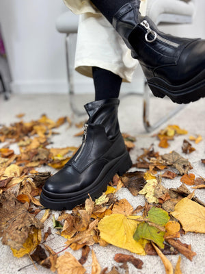 Leo Boots in Black PU