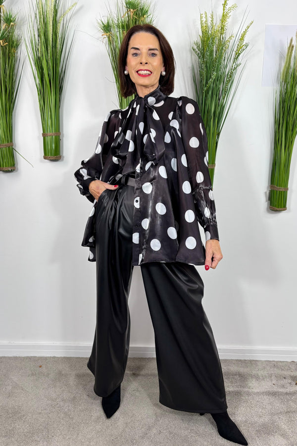 Lara shirt in black with white polka dots