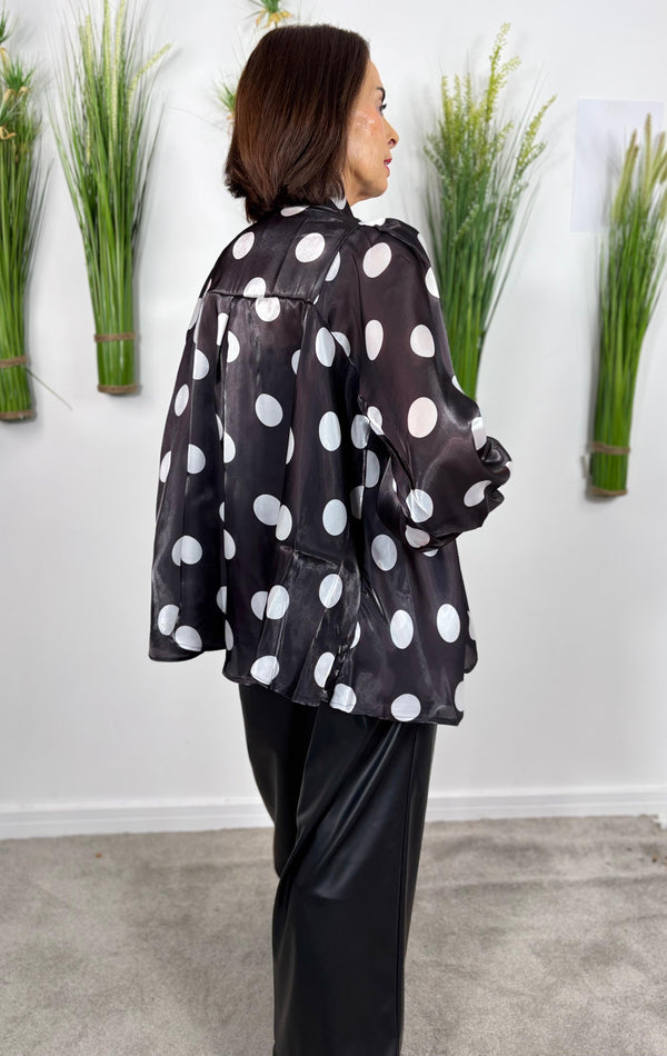 Lara shirt in black with white polka dots