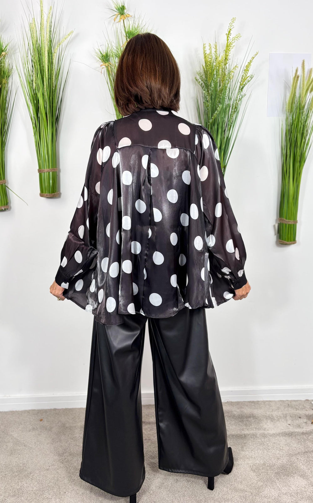 Lara shirt in black with white polka dots